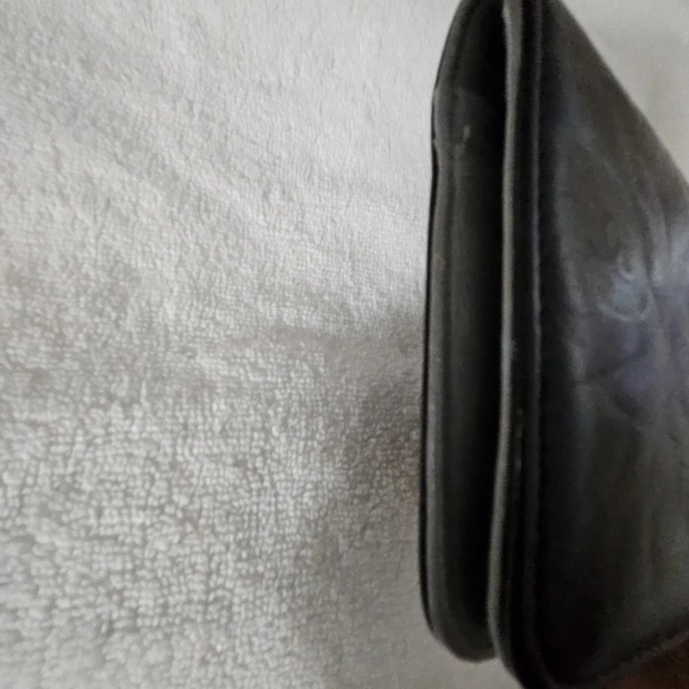 💕❣️Chanel Camellia Black Leather Wallet - Women - Great Condition🩷❤️